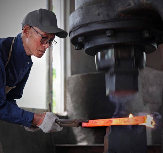 探索铁匠4：在锤声中打造梦想武器的冒险之旅