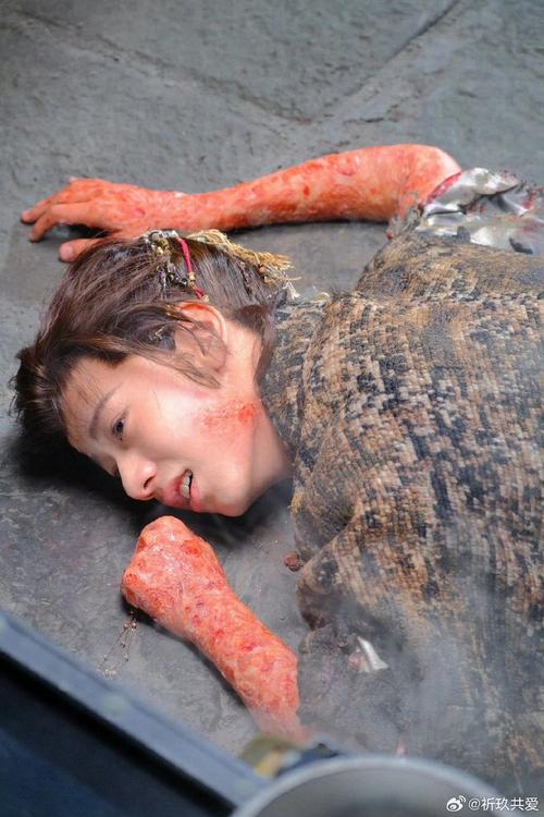 深度体验《恐怖女友汉化版》：下载与玩法解析