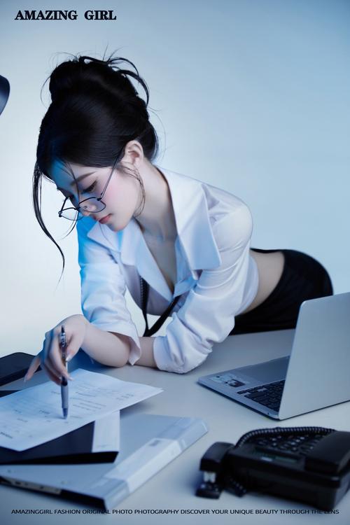 深入分析：性感办公室绅士游戏的魅力与市场潜力