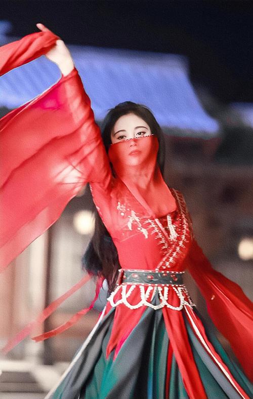 红色面纱最新版本深度解析：游戏机制与玩家体验的双重提升