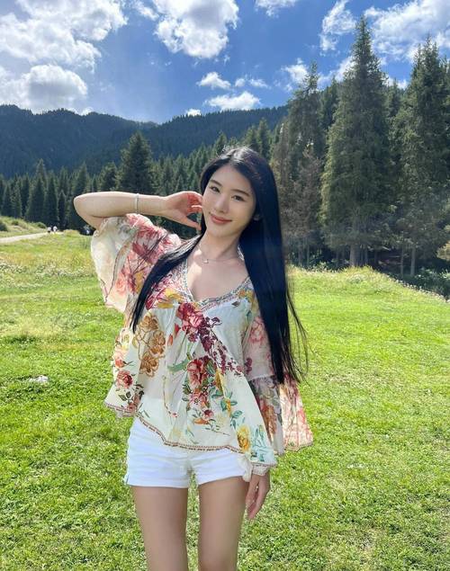 解密《宁静草地最新版本》的魅力与潜力