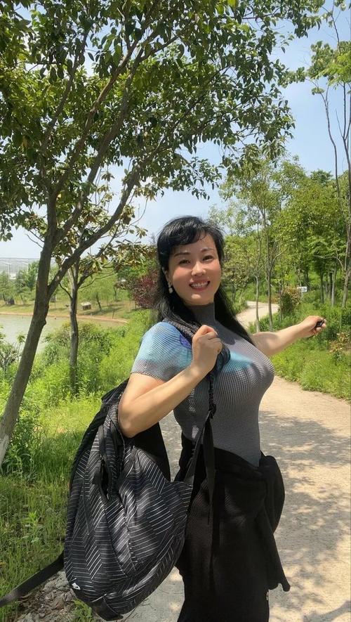 熟女之谜最新：探索成熟魅力与游戏设计的完美结合